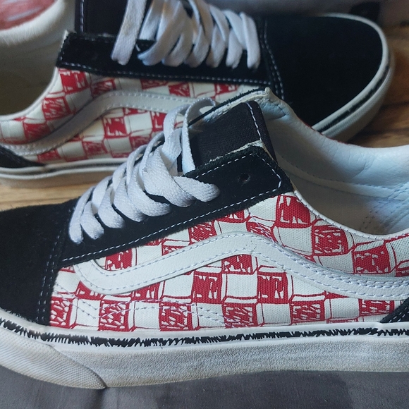 Van's - Picture 2 of 5